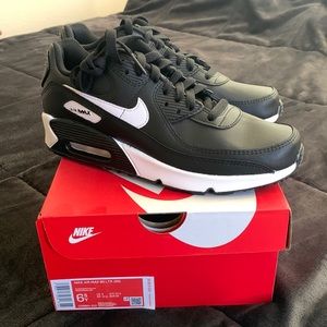 Grade School Nike Air Max